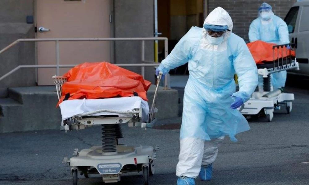 ΗΠΑ: Οι θάνατοι από κορονοϊό ξεπέρασαν τους 900.000